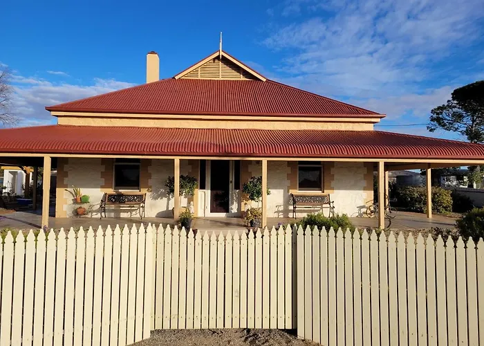 Sunset Ridge Accommodation -Rockville Homestead