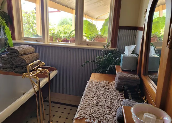 Sunset Ridge Accommodation -Rockville Homestead