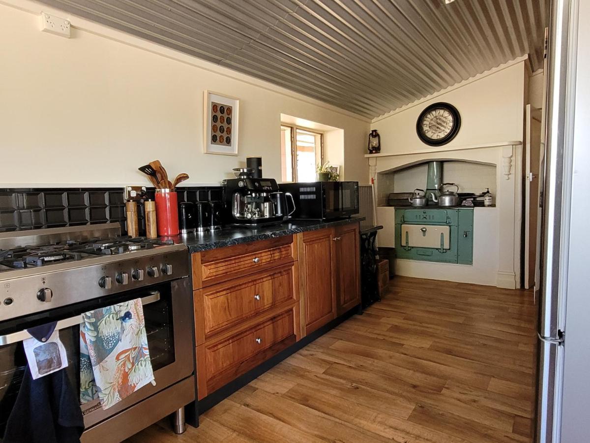 Sunset Ridge -rockville Homestead Hawker